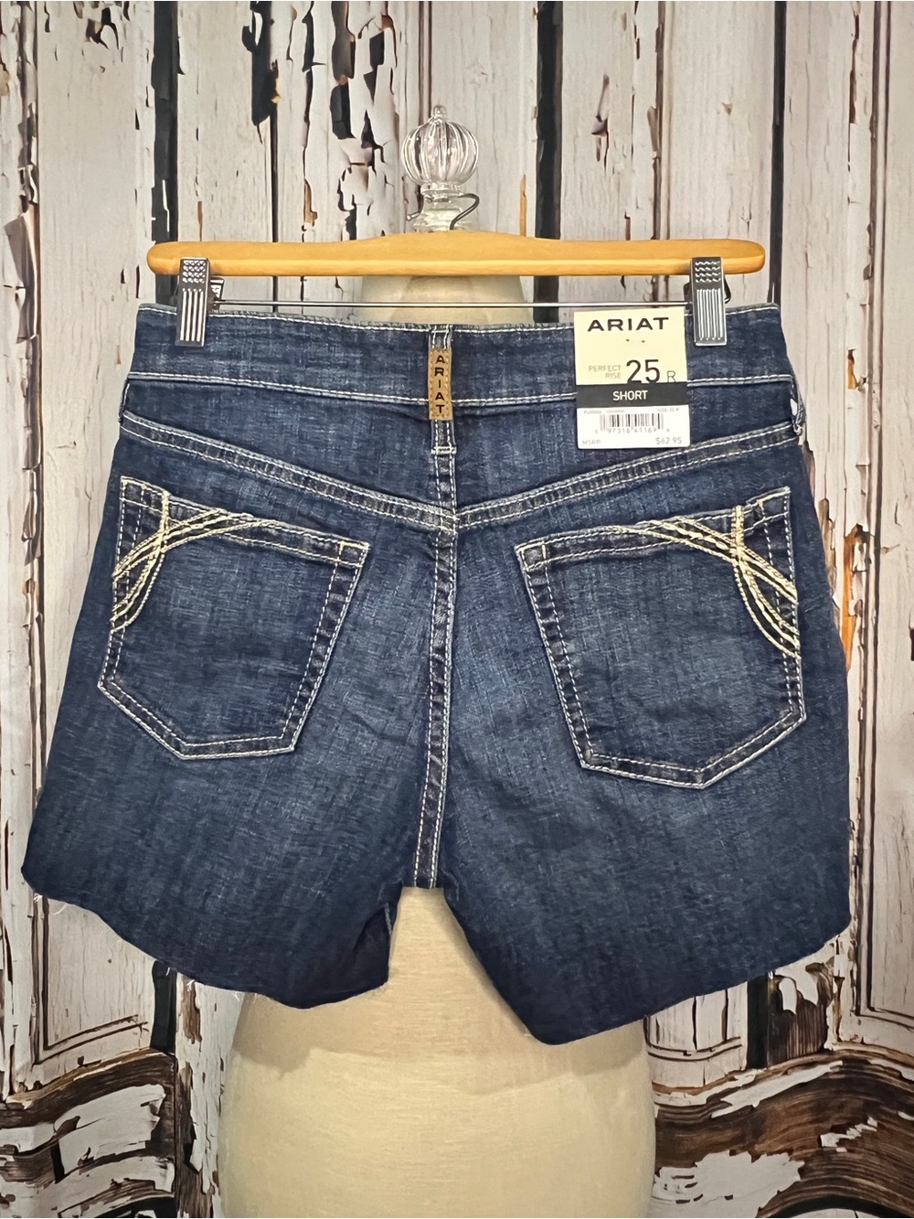 SUMMER MUST HAVE ARIAT JEAN SHORTS